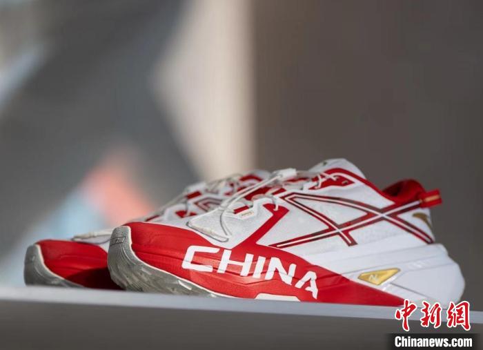 哈尔滨2025年第九届亚冬会中国体育代表团领奖装