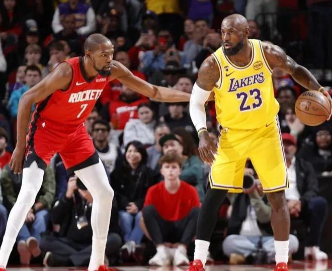 湖人三巨头联手豪取六连胜 詹姆斯转型成第三球