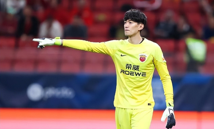 申花盖伊伤退影响争冠 颜骏凌转会传闻遭辟谣