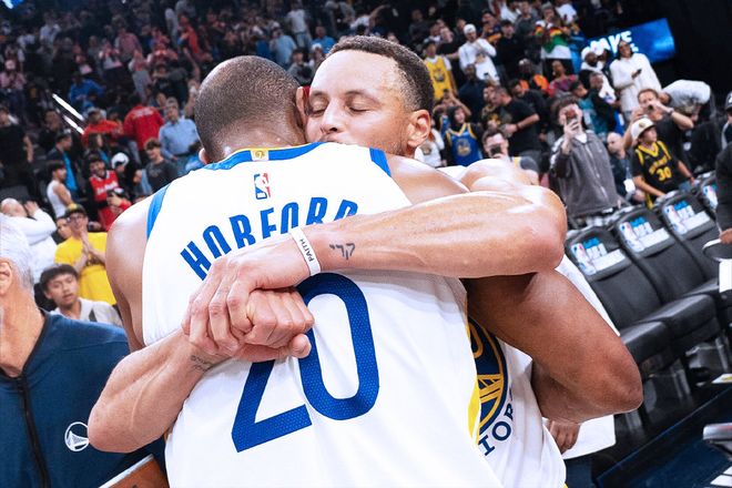 勇士逆转快船：库里35分+波尔津吉斯爆发助队险