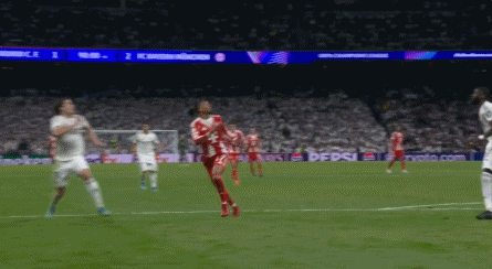 欧冠14决赛补时争议判罚引热议 奥利弗判罚尺度